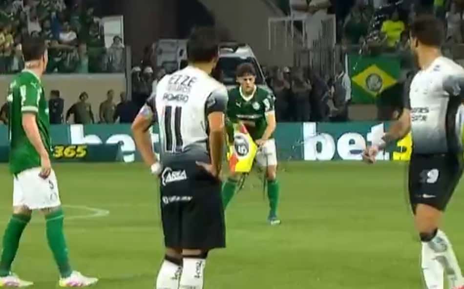 Torcida do Corinthians provoca Palmeiras com pipa em alusão ao título de 1951