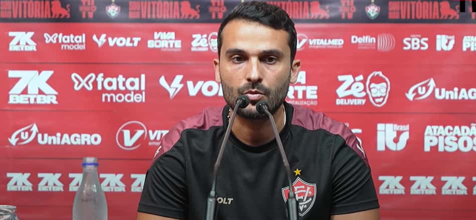 Estephano Djian em entrevista após empate com o Atlético-MG Foto: Reprodução / TV Vitória