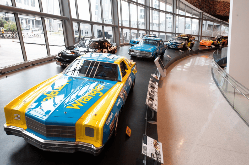 Nascar Hall Of Fame é uma das principais atrações de Charlotte (Foto: Reprodução)