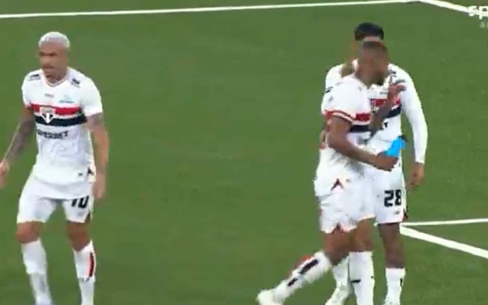 Jogadores do São Paulo se desentendem após empate com Botafogo