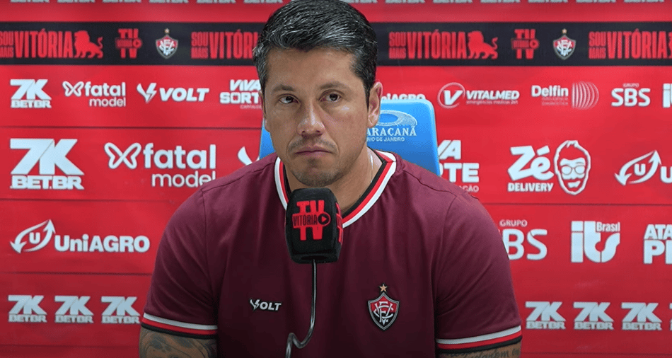 Thiago Carpini em entrevista coletiva Foto: Reprodução / TV Vitória