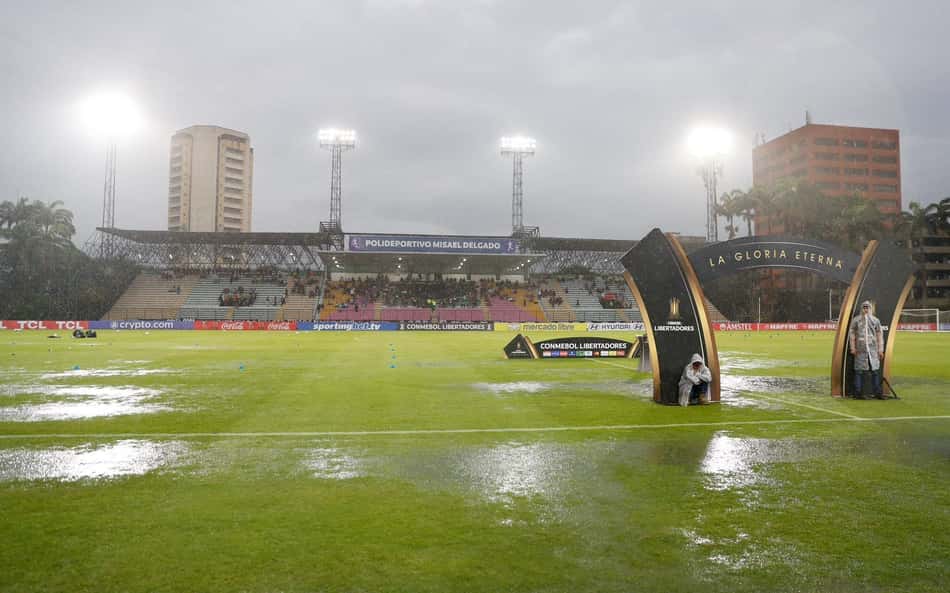 Jogo da Libertadores sofre atraso por conta de temporal