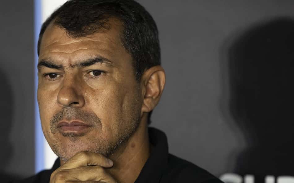 Carille dispara sobre atitude da torcida do Vasco: 'Não está ajudando'