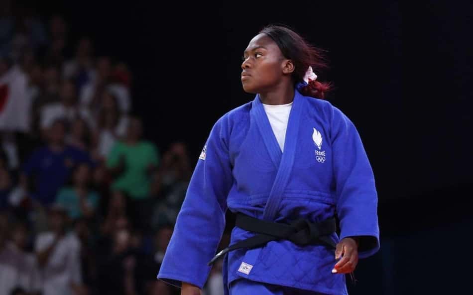 Judoca é desclassificada após golpe baixo e se desespera; vídeo