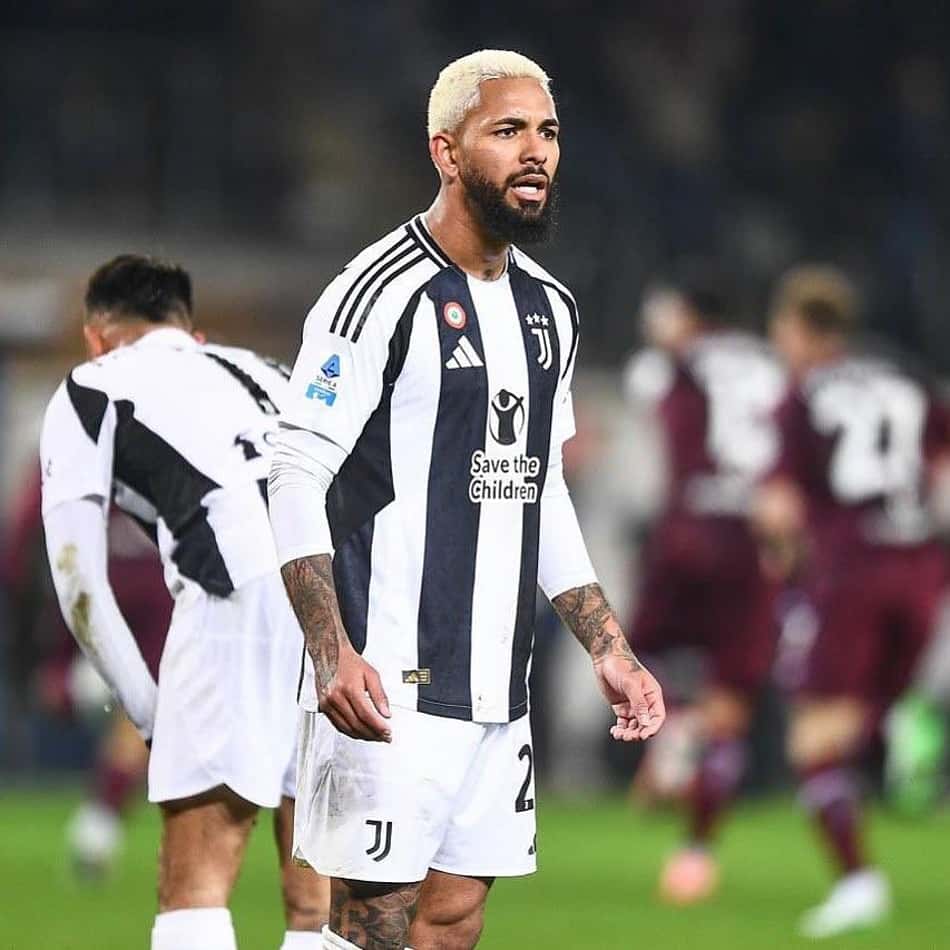 Douglas Luiz em ação pela Juventus (Foto: Divulgação/Instagram)