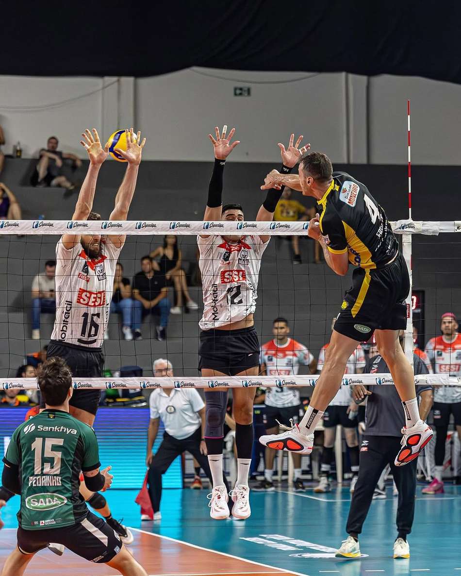 E DEU PRAIAAAA CLUBE-UBERLÂNDIA VÔLEI EM CASAA No 2º jogo das Quartas de Final da Superliga 24-25 VENCEMOS por 3 sets a 0 o Sesi Bauru. E QUE VENHA O 3º JOGOOOOO! Então, Quinta-feira (17-04) tem (4)