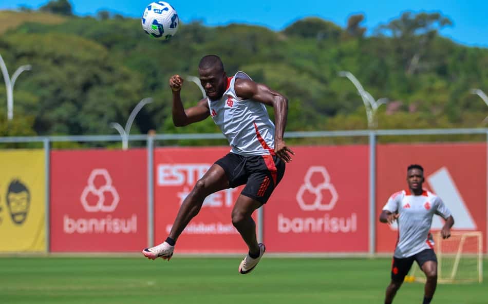 Escalações de Internacional x Atlético Nacional: Roger Machado repete time