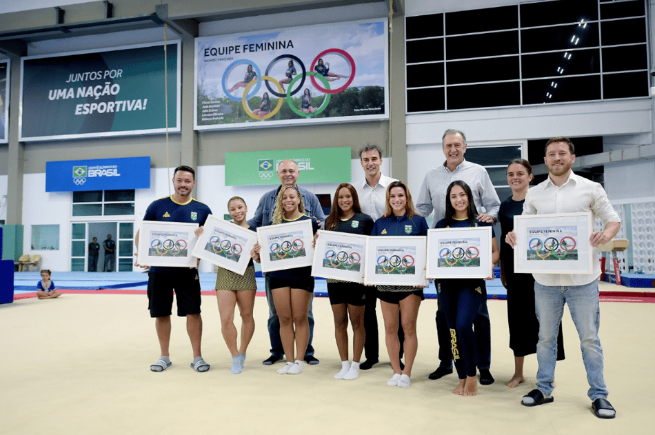 Com rebeca andrade, equipe Feminina de Ginástica Artística é homenageada com novo painel no CTGA – Foto Alexandre LoureiroCOB