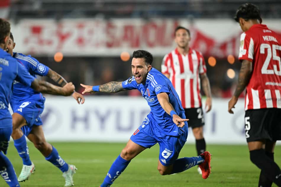 Matias Zaldivia comemora o gol em Estudiantes x Universidad de Chile. (foto: Luis ROBAYO / AFP)