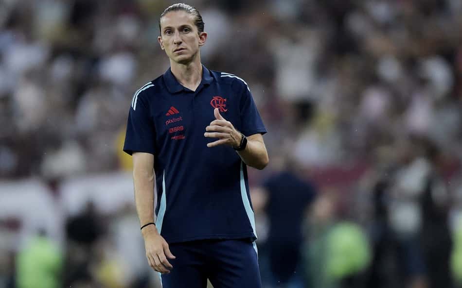 Filipe Luís promove mudanças na escalação do Flamengo contra o Vasco