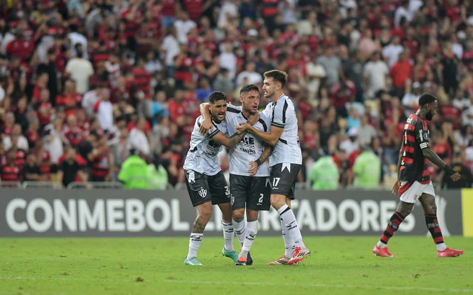 Arrascaeta cita falhas e valoriza adversário do Flamengo após derrota na Libertadores