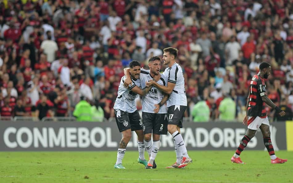 Jogadores do Central Córdoba celebram vitória com hit de Neymar