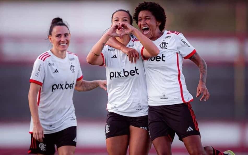 Na estreia de Rosana, Flamengo bate Fluminense e conquista a Copa Rio Feminina