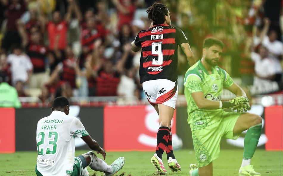 Em noite triunfal do Flamengo, Pedro tem grande atuação no Maracanã; veja os números