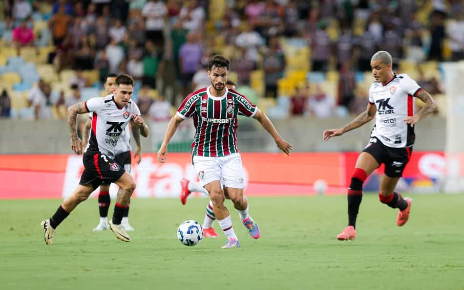 Fluminense sofre gol no fim e empata com Vitória no Maracanã
