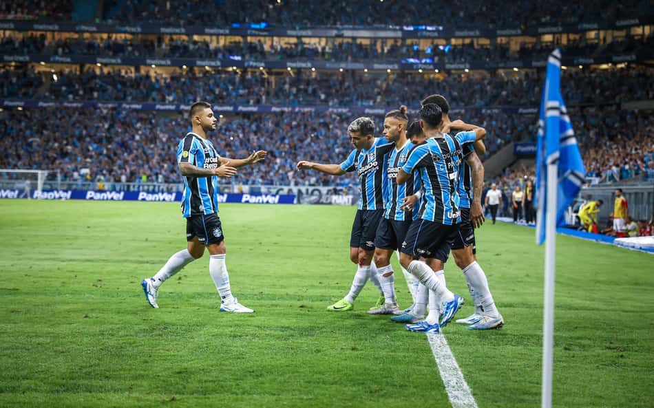 Gremio-gol-Gre-Nal-aspect-ratio-512-320