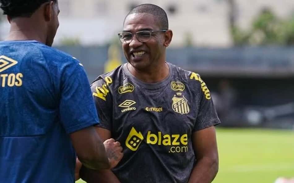 César Sampaio pode mudar esquema tático do Santos para o clássico contra o São Paulo