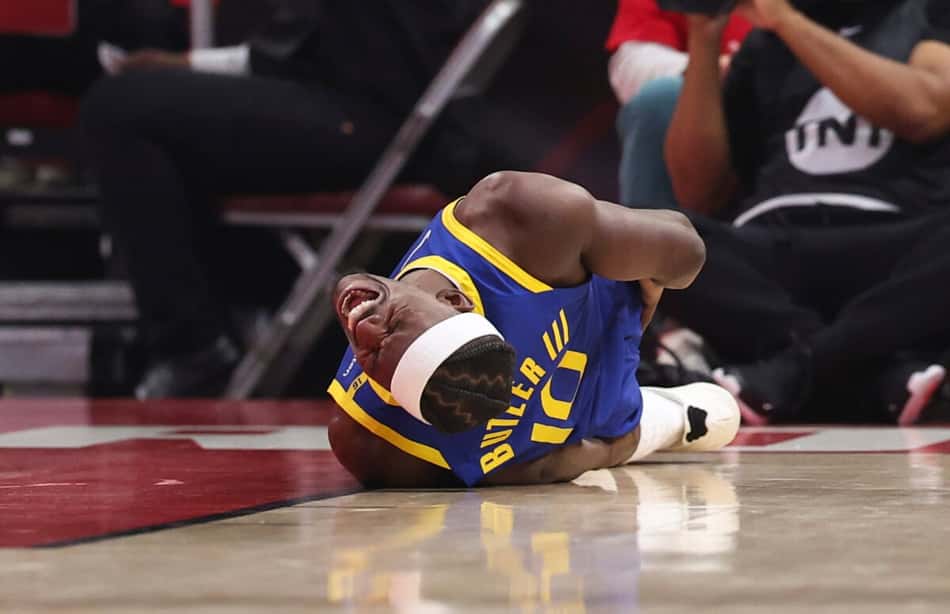 Jimmy Butler sofre grave queda e preocupa Warriors nos playoffs da NBA