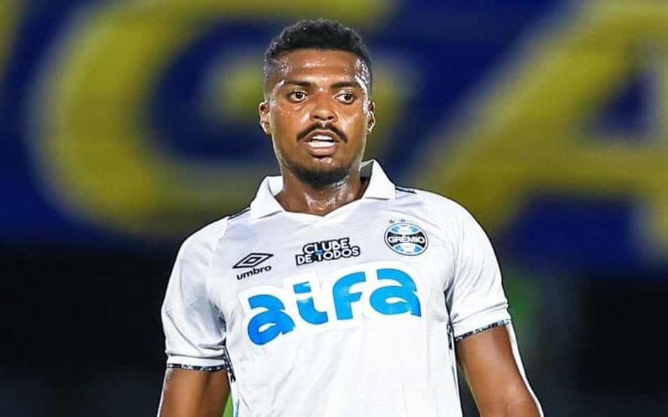 Jemerson se defende após erro em vitória do Grêmio: 'gol irregular'