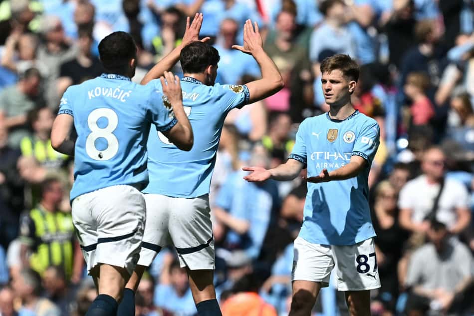 Jogadores do Manchester City comemoram gol sobre o Crystal Palace, pela Premier League