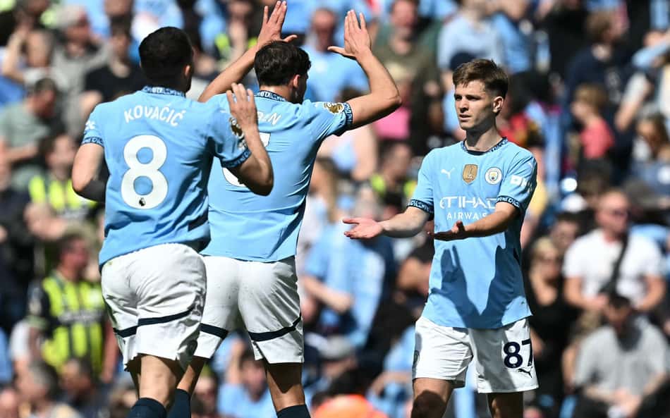 Jogadores-do-Manchester-City-comemoram-gol-sobre-o-Crystal-Palace-pela-Premier-League-scaled-aspect-ratio-512-320