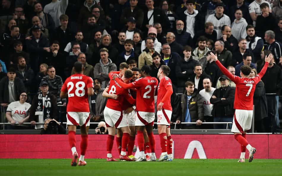 Nottingham Forest aposta em brasileiros para semifinal contra Manchester City