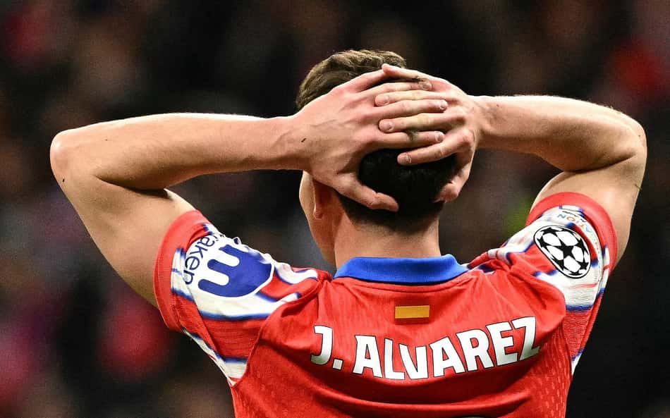 VAR do pênalti de Julián Álvarez é 'cortado' de jogo da Europa League