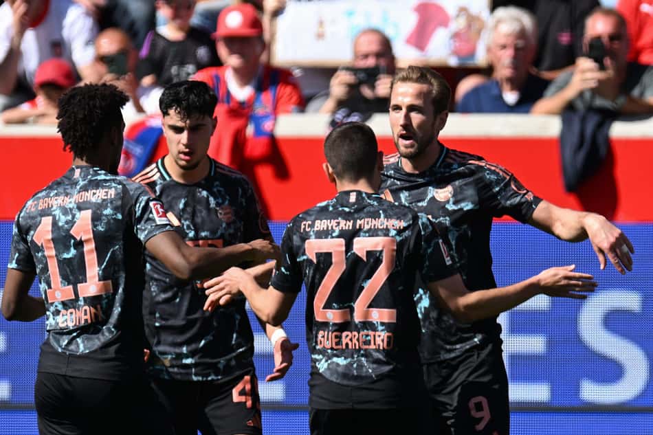 Kane comemora primeiro gol do Bayern sobre o Heidenheimer, pela 30ª rodada da Bundesliga