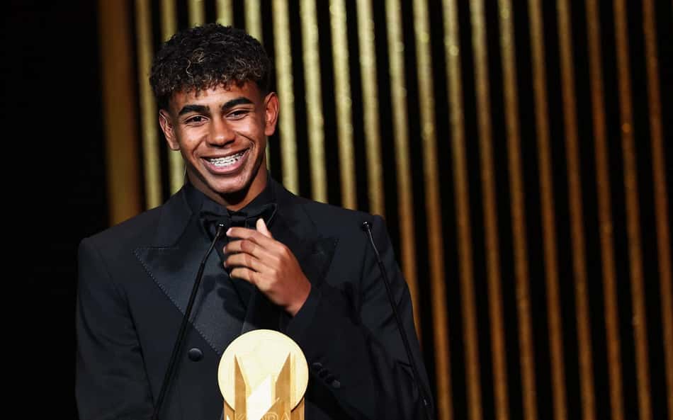 Lamine-Yamal-recebe-o-premio-Kopa-de-melhor-jogador-do-mundo-sub-21-scaled-aspect-ratio-512-320