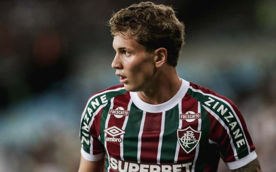 Léo Jance comemora estreia pelo profissional do Fluminense: 'Feliz demais'
