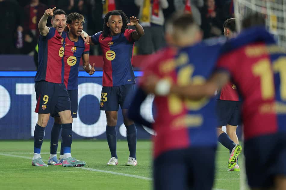 Lewandowski comemora seu primeiro gol pelo Barcelona sobre o Dortmund