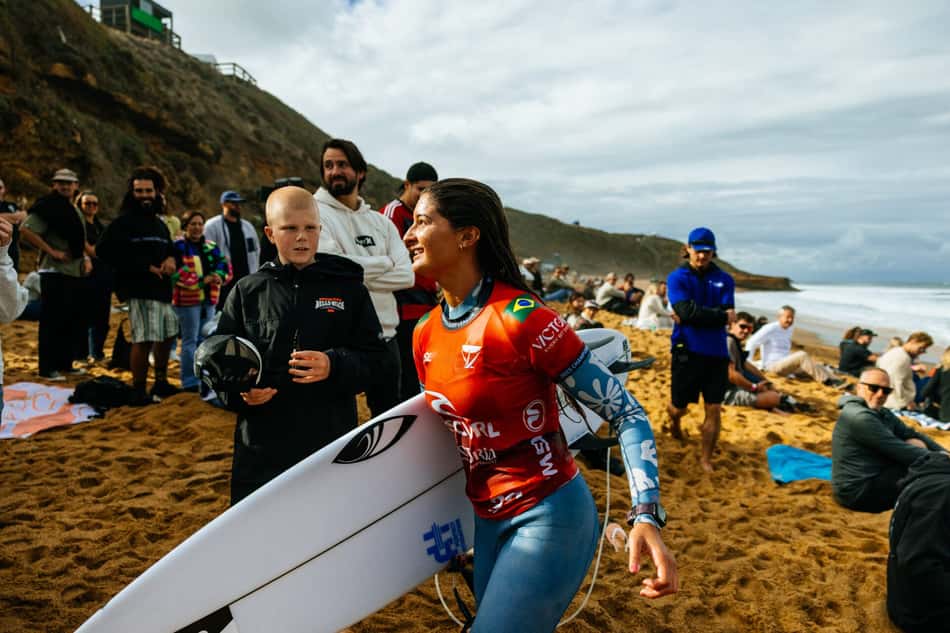 Luana Silva do Brasil após a bateria 1 das quartas de final no Rip Curl Pro Bells Beach, 26 de abril de 2025. (Foto: Cait Miers/World Surf League)