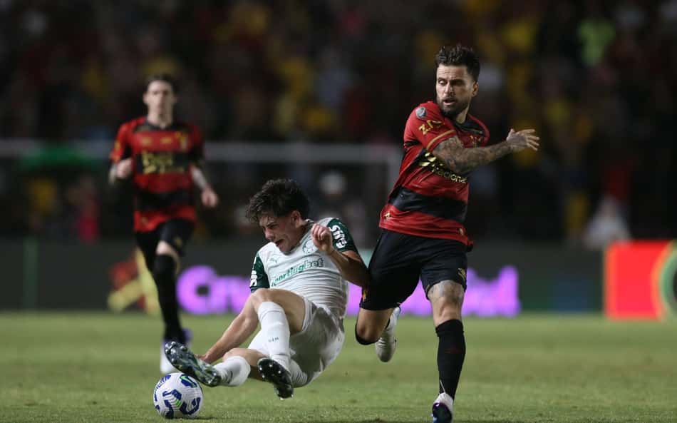 Especialista em arbitragem analisa pênalti em Sport x Palmeiras: 'Absurdo'