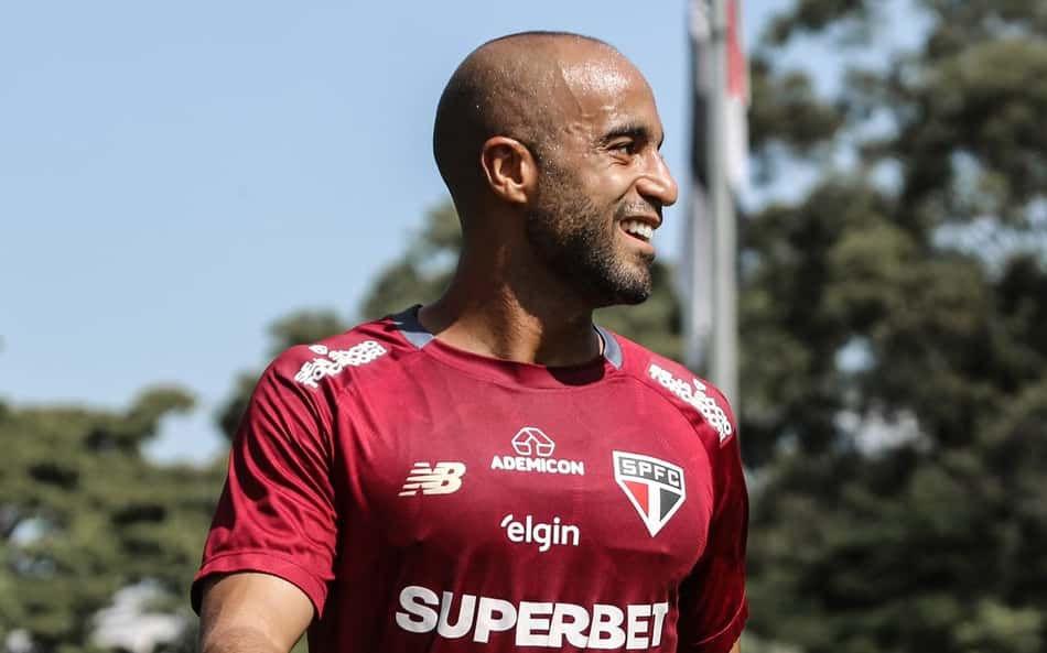Lucas Moura volta a treinar normalmente e pode ser novidade no São Paulo