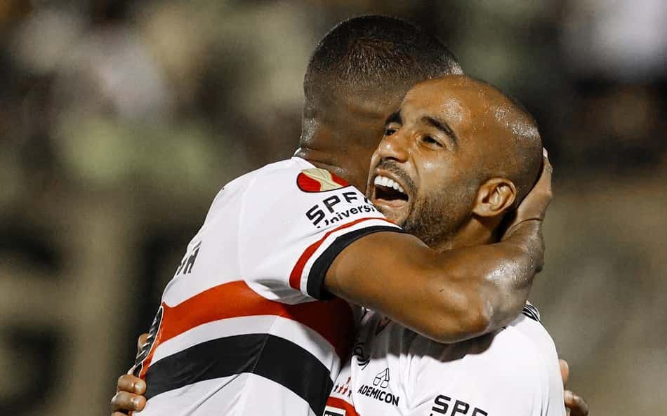 Lucas e outro titular retornam aos treinos e se aproximam de retorno no São Paulo
