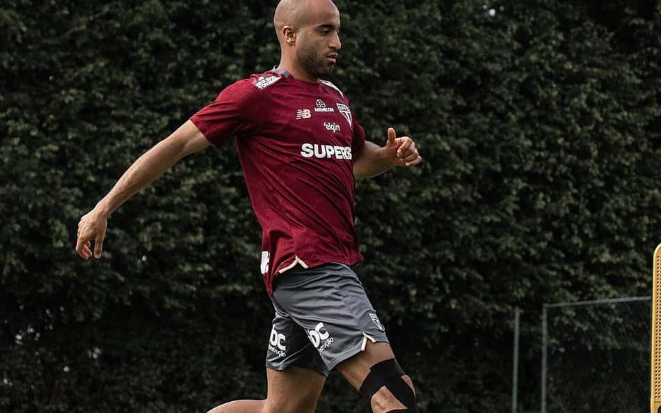 Lucas-Moura-em-treino-do-Sao-Paulo-aspect-ratio-512-320