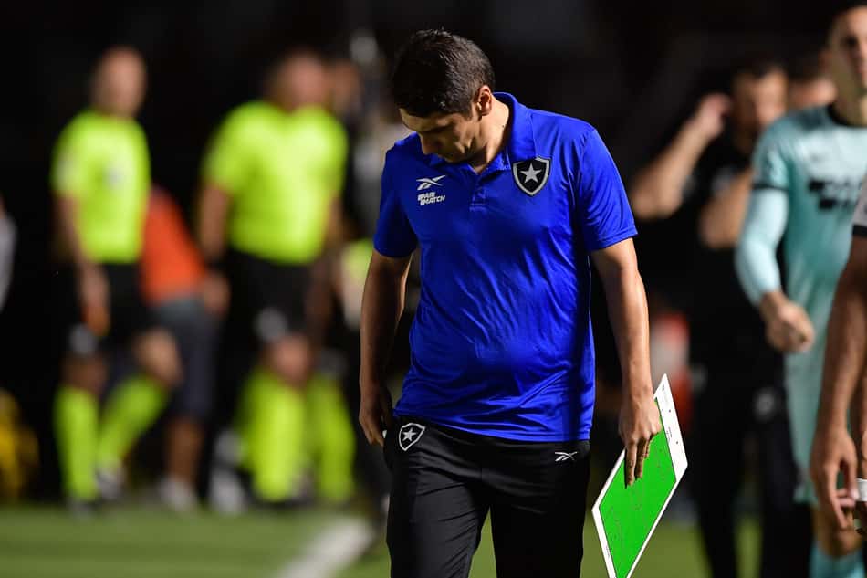 Lucio Flavio em Vasco x Botafogo, pelo Brasileirão de 2023