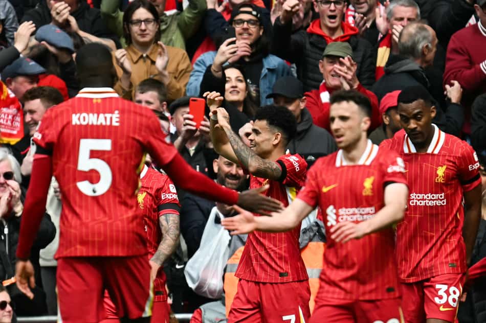 Luis Díaz comemora gol marcado pelo Liverpool sobre o West Ham, pela Premier League (Foto: Paul Ellis/AFP)