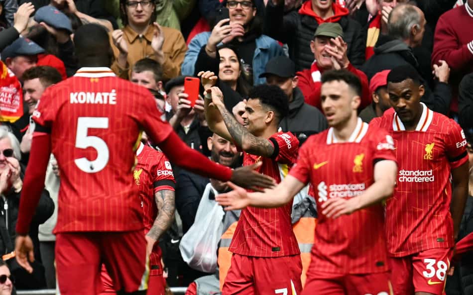 Salah bate recorde, Liverpool vence West Ham e se aproxima do título da Premier League