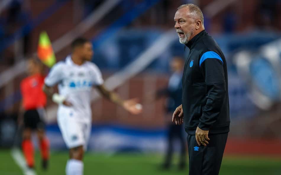 Mano Menezes alfineta trabalho de Quinteros no Grêmio: 'Não serve para nossa realidade'