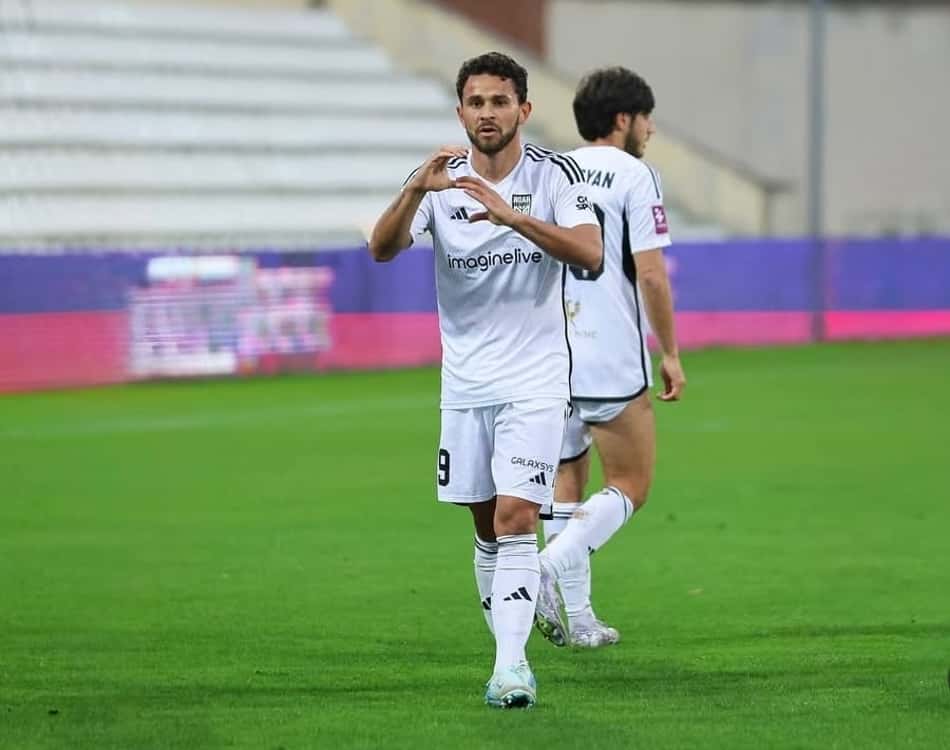 Matheus Aiás celebra gol pelo Noah, da Armênia