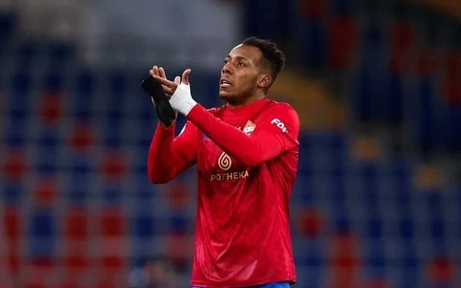 Moisés completa 100 jogos na Rússia e celebra bom momento