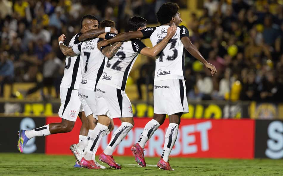 Hector Hernandez comemora seu gol em Novorizontino x Corinthians, no estádio Jorge Ismael de Biasi, pela Copa do Brasil 2025 (foto: Joisel Amaral/AGIF).
