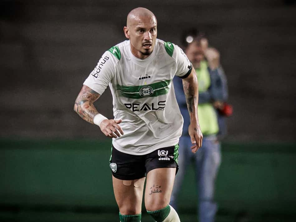 Maicon, zagueiro do Cotitiba