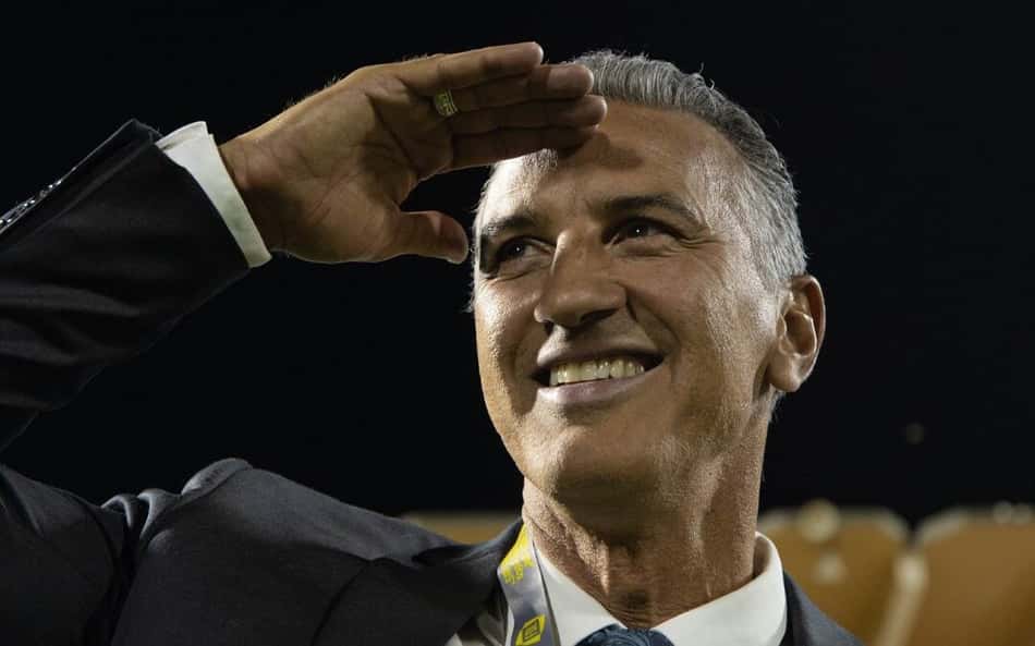 Técnico brasileiro comemora título na Arábia: 'Coroou a temporada'