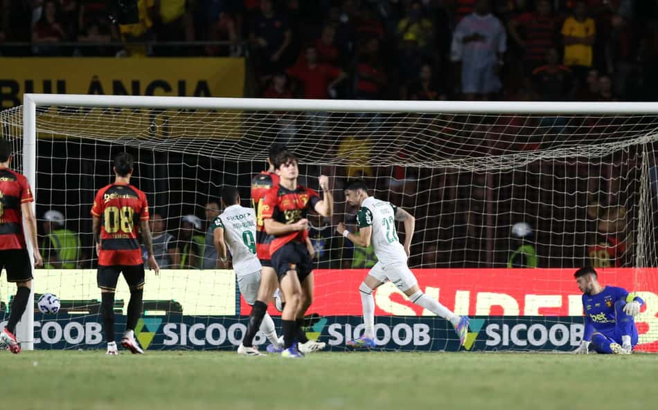 Palmeiras marca nos acréscimos e vence o Sport pelo Brasileirão
