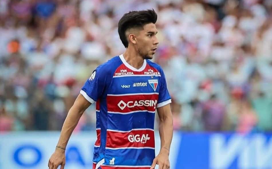 Pol Fernández, do Fortaleza, é vaiado em derrota para o Racing