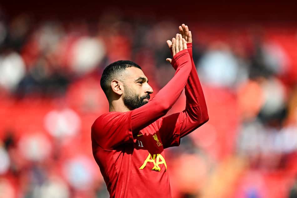 Salah aplaude torcida do Liverpool antes de jogo contra o West Ham, pela Premier League