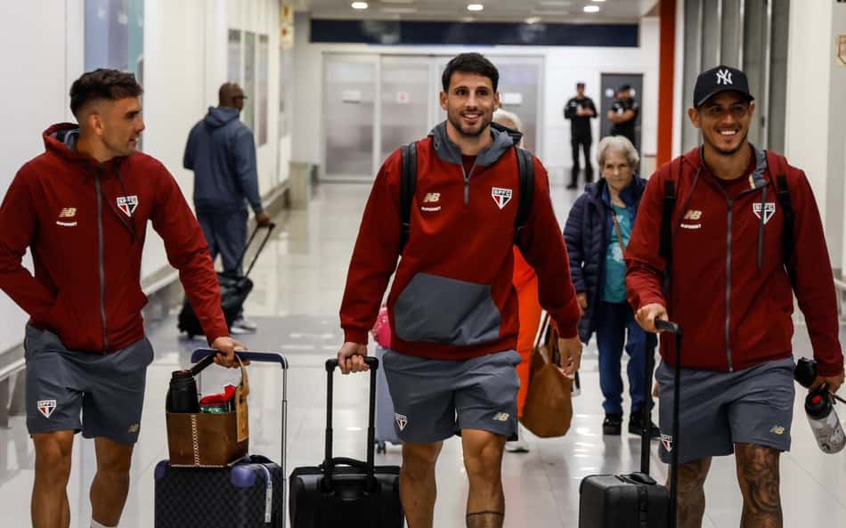 São Paulo desembarca na Argentina e se concentra para estreia na Libertadores