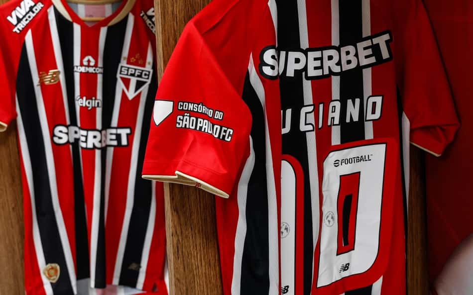 São Paulo estreia nova camisa contra Cruzeiro; veja vídeo